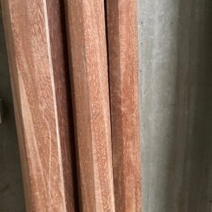 Barre octogonale en bois exotique